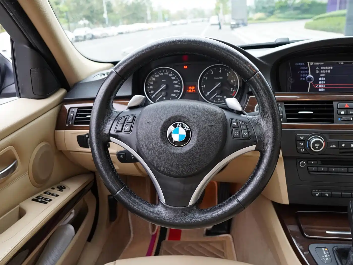 BMW 3 Series 2009 325i Luxury фото 8