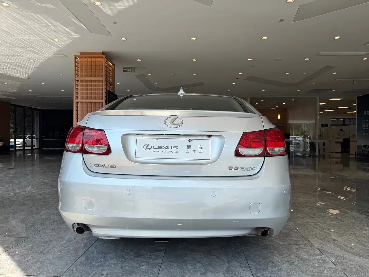 Photo 7 - Lexus GS