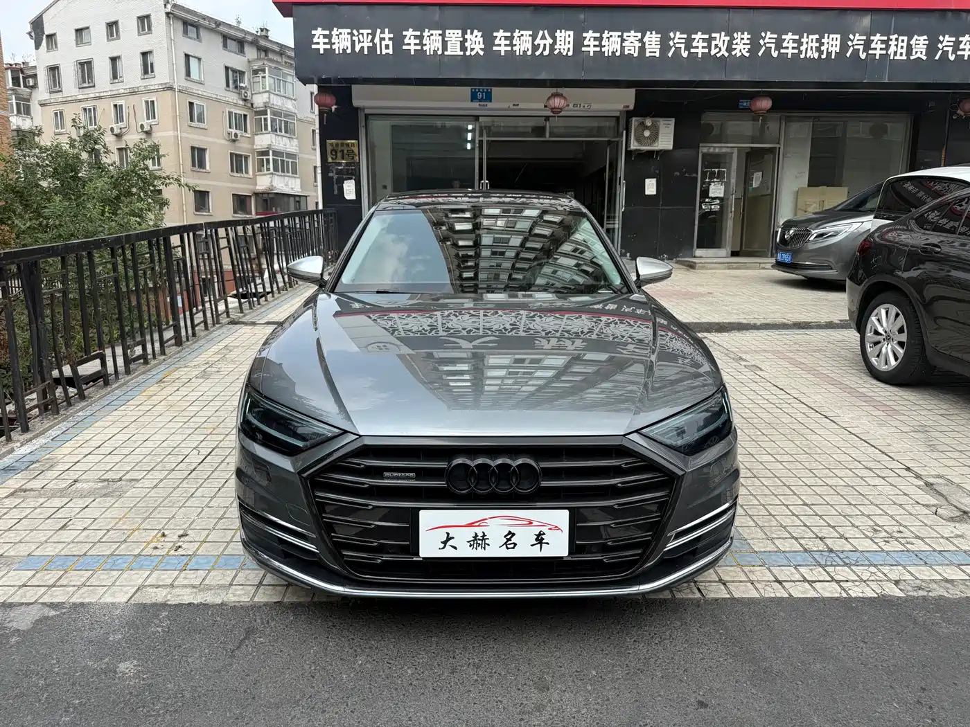 Фото 2 - Audi A8