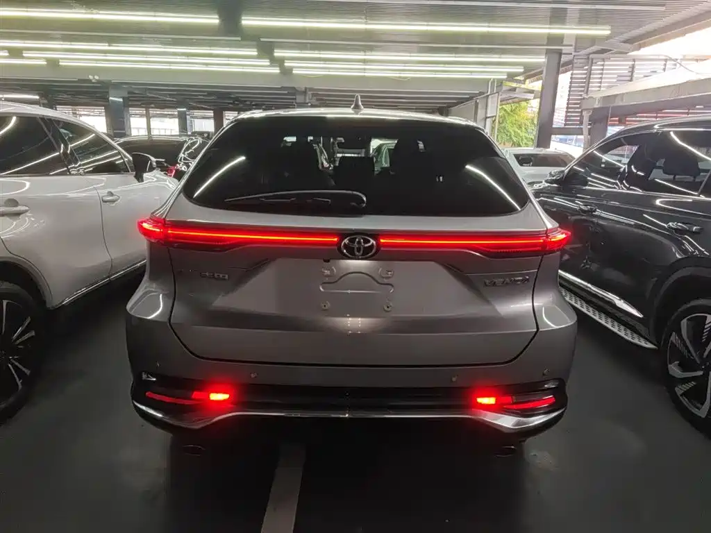 Toyota Venza 2023 2.0L CVT FWD Premium фото 22