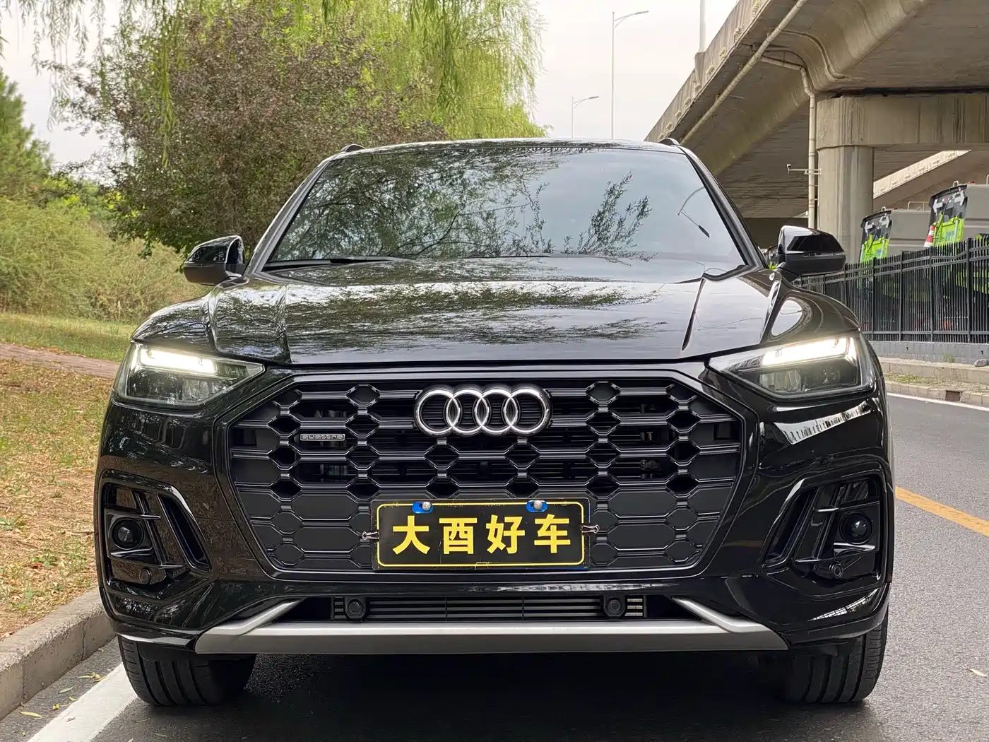 Photo 2 - Audi Q5L