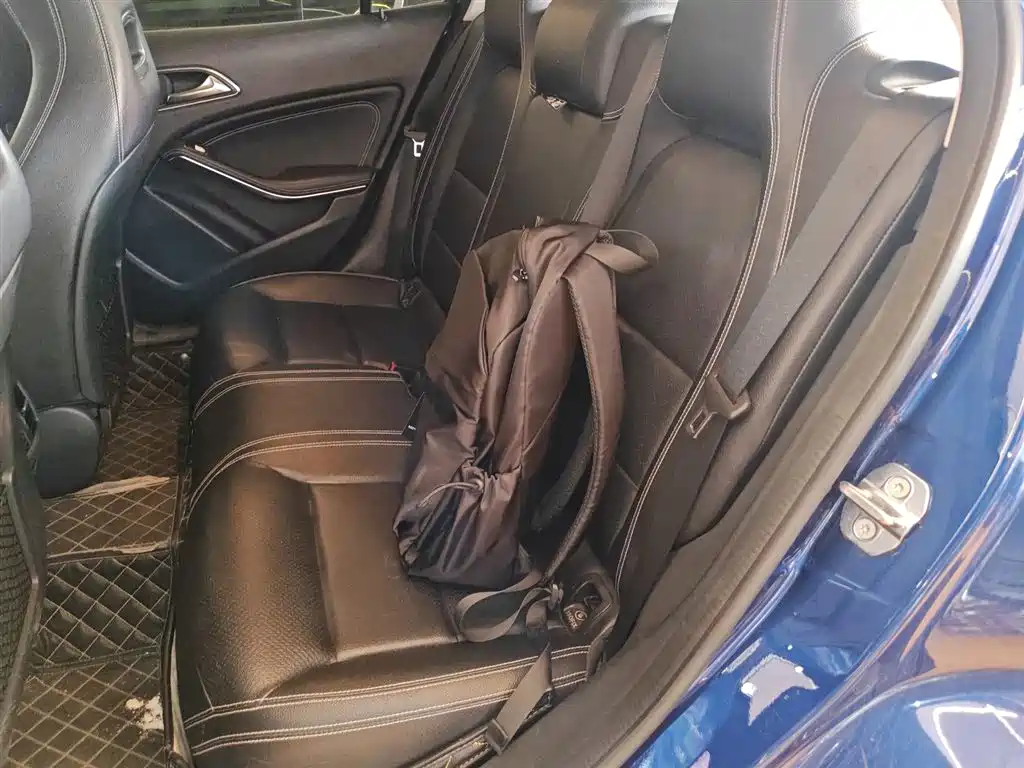 Mercedes-Benz GLA 2018 GLA 200 Dynamic фото 14