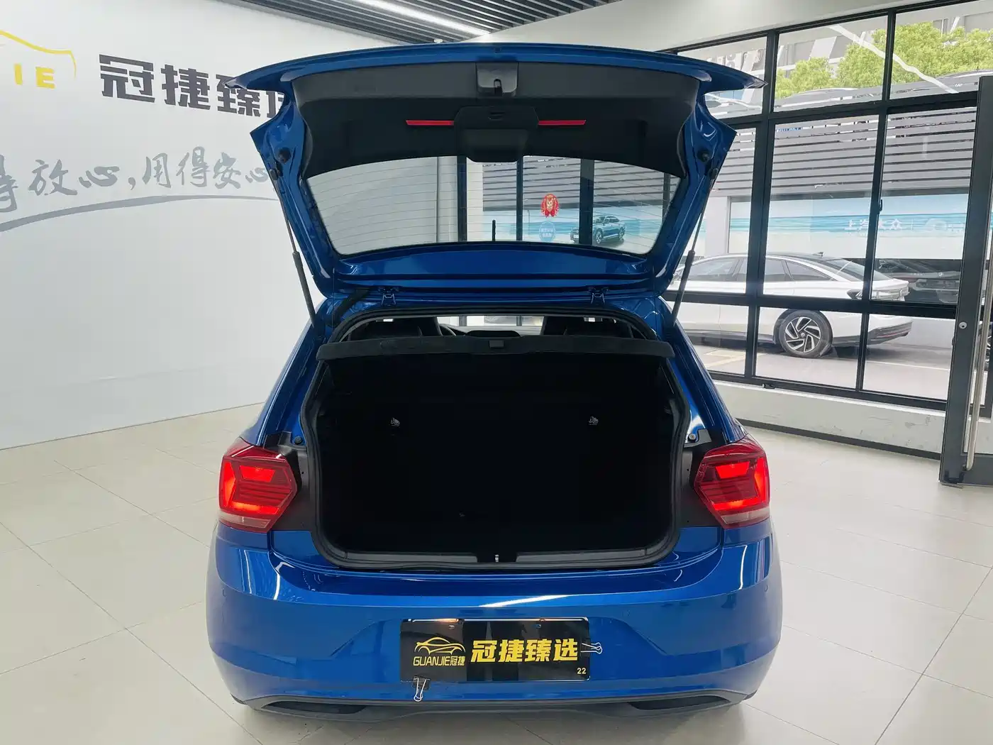 VOLKSWAGEN POLO