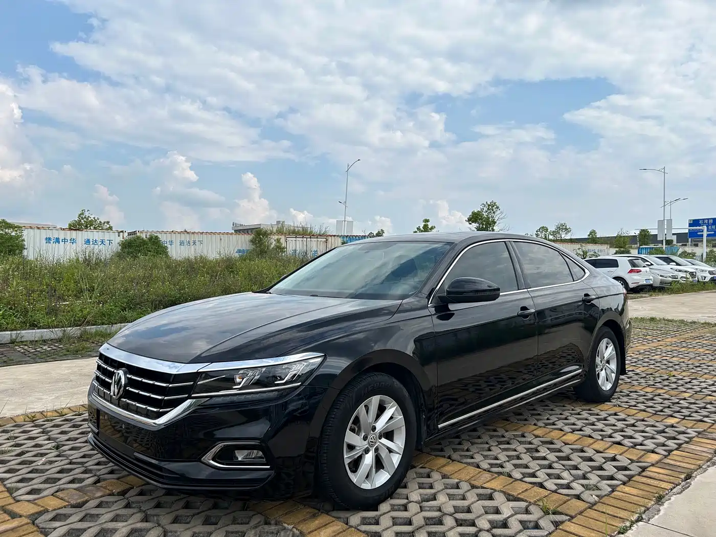 Photo 1 - Volkswagen Passat