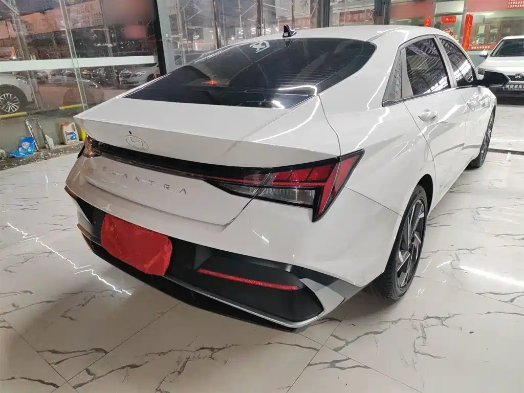 Hyundai Elantra 2023 Model 1.5L CVT LUX Premium Edition фото 6