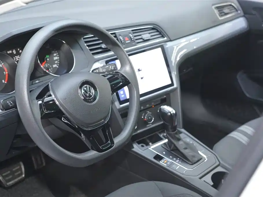Volkswagen Lamando 2017 230TSI DSG Trend Edition фото 11