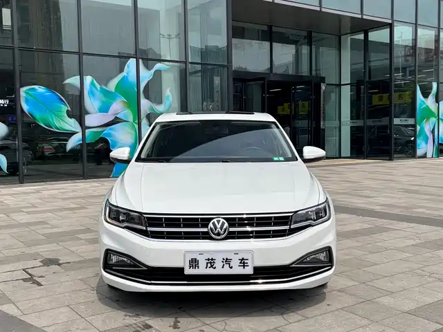 VOLKSWAGEN BORA