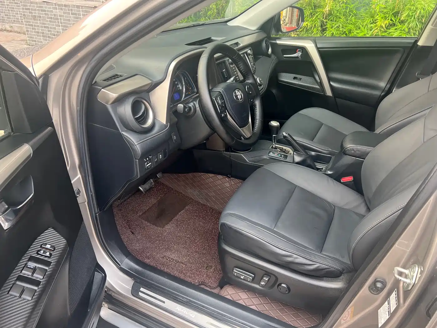 Toyota RAV4 Rongfang 2015 2.5L Automatic 4WD Luxury Edition фото 8