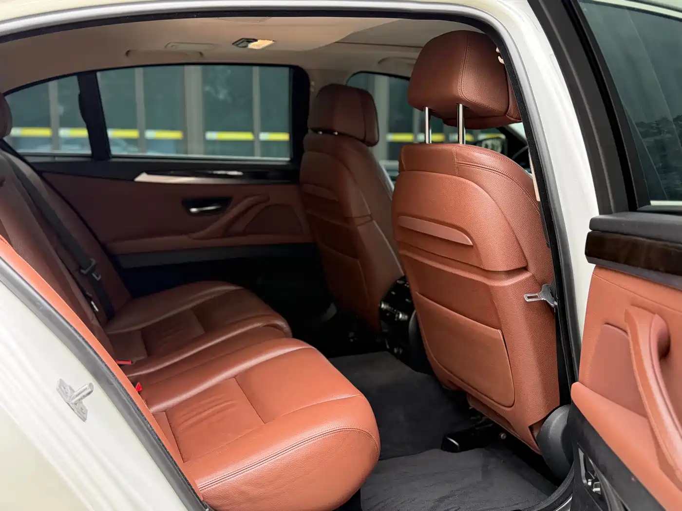 BMW 5 Series 2014 535Li Leadership фото 4