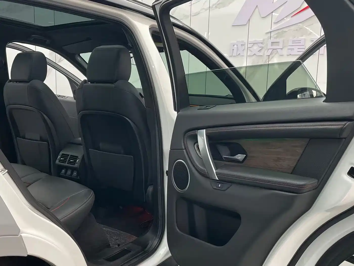 Land Rover Discovery Sport 2020 249PS R-Dynamic Performance фото 15
