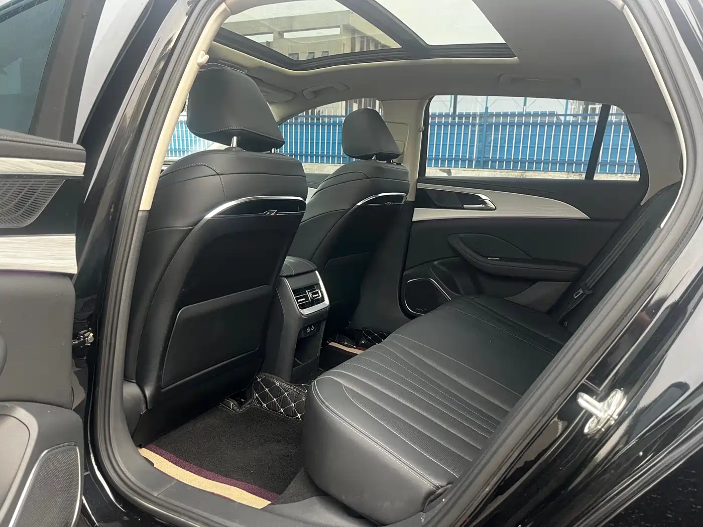 Hongqi H5 2025 2.0T Automatic Mystic Shadow фото 5