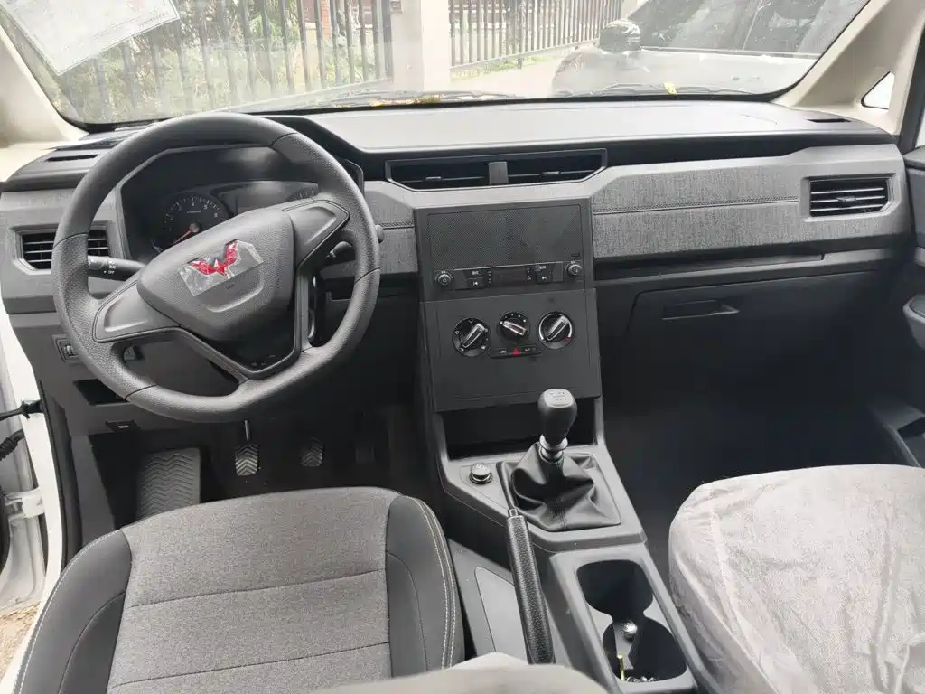 Wuling Motors Wuling Hongguang PLUS 2026 2020 1.5L Manual Standard 5-seater