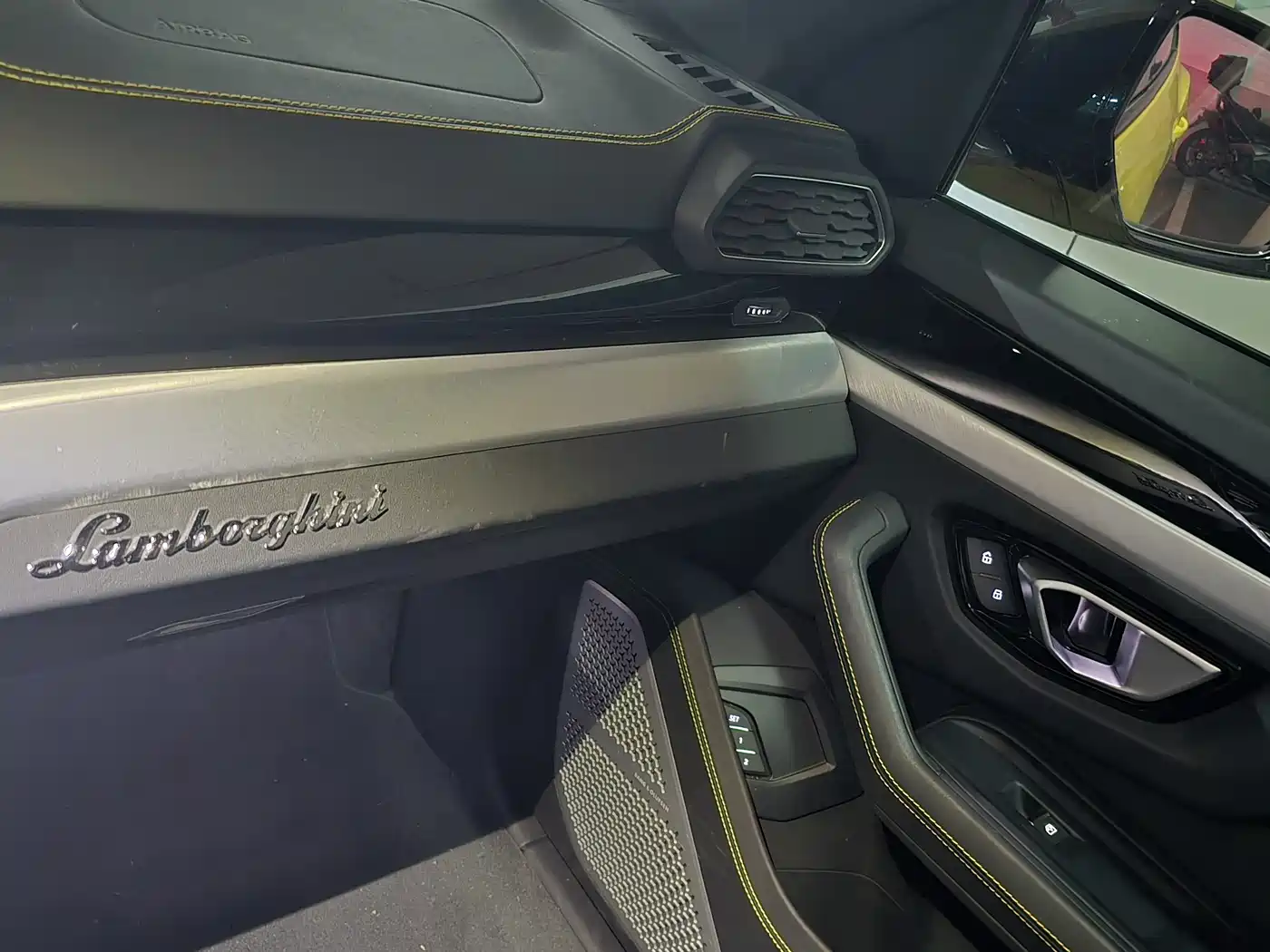 Lamborghini Urus 2018 4.0T V8 фото 6
