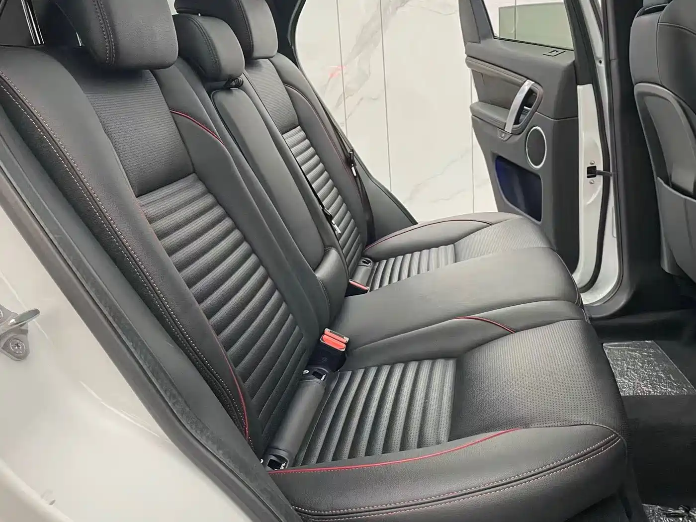Land Rover Discovery Sport 2020 249PS R-Dynamic Performance фото 19