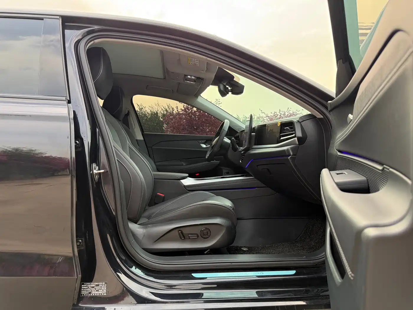 Volkswagen Passat 2025 Pro 380TSI Dragon Fortune Edition фото 19