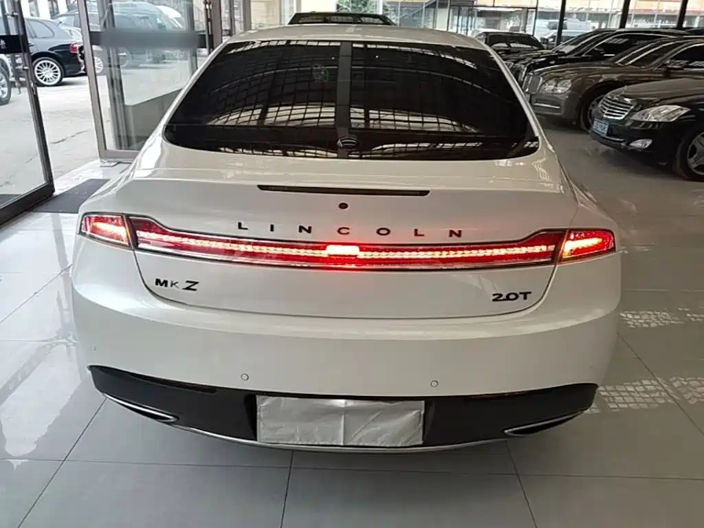 Фото 6 - Lincoln MKZ
