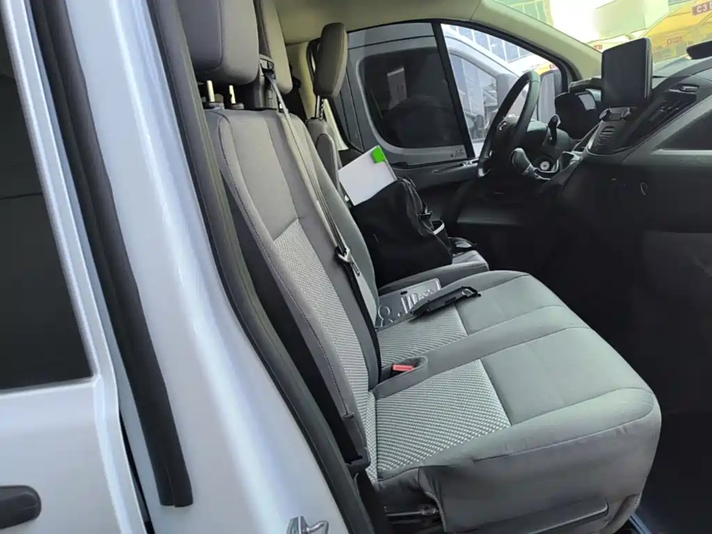 Ford Transit 2023 2019 2.0T Diesel Multi-Purpose Commercial Vehicle Short Wheelbase Low Roof 6-Seater China VI