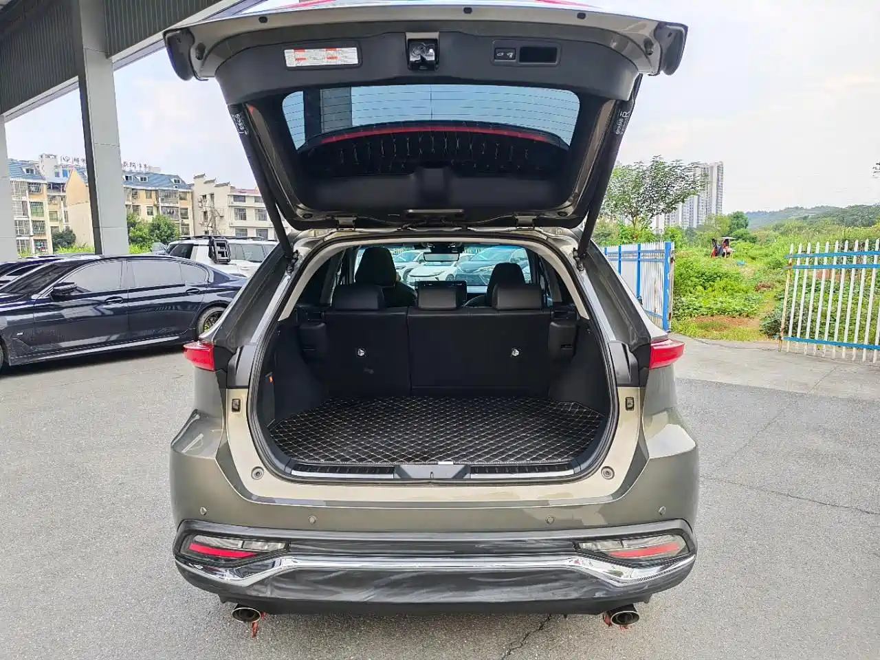 Toyota Lingfang HARRIER 2021 2022 Hybrid 2.5L CVT 4WD Flagship Edition