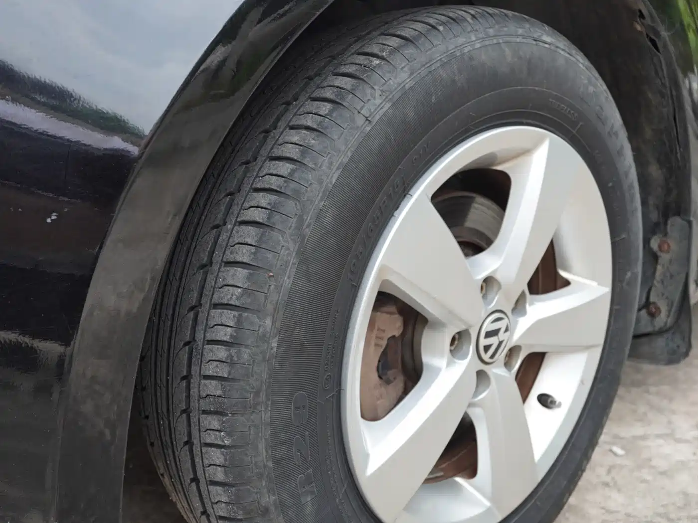 Volkswagen Lavida 2013 1.6L Manual Trend Edition фото 16