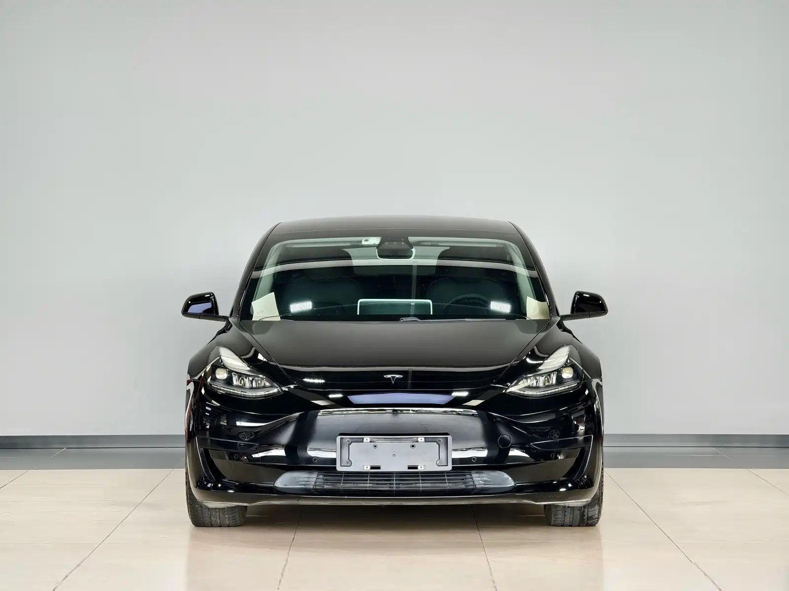 Фото 2 - Tesla Model 3