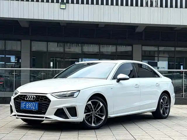 Audi A4L 40 TFSI, Стиль Драйв