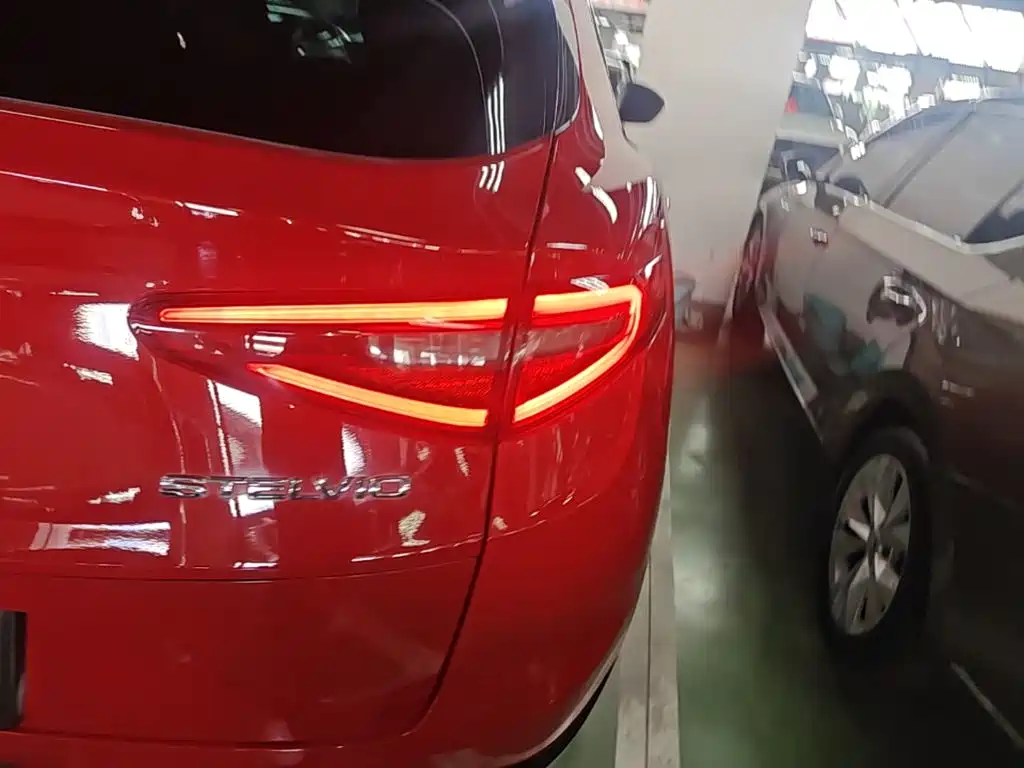 Alfa Romeo Stelvio 2017 2017 2.0T 200HP Elite