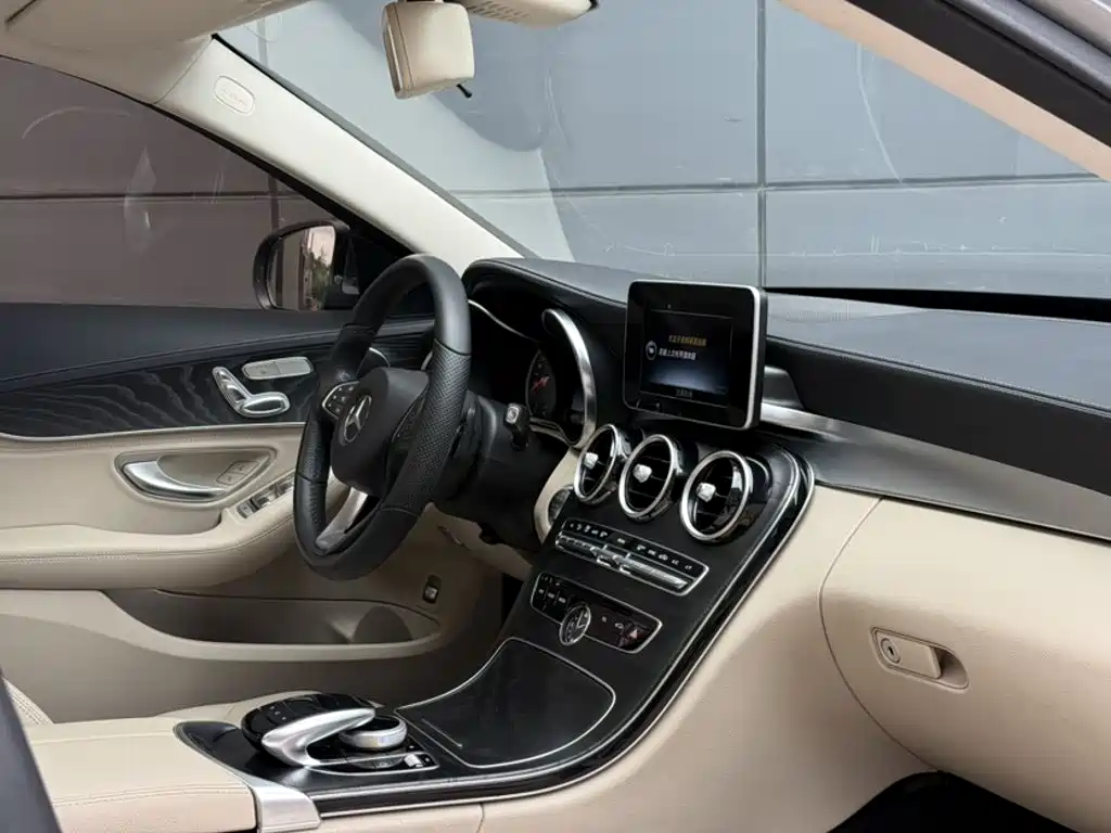 Фото 14 - Mercedes-Benz C-Class