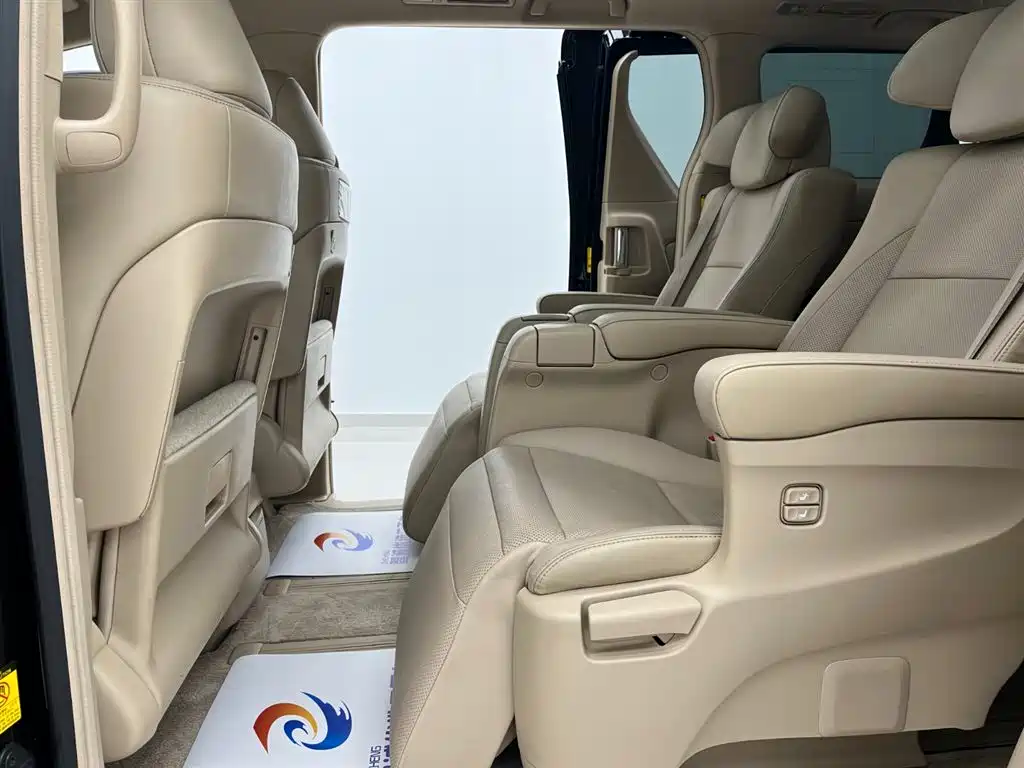 Toyota Alphard 2011 3.5L Luxury Edition фото 5