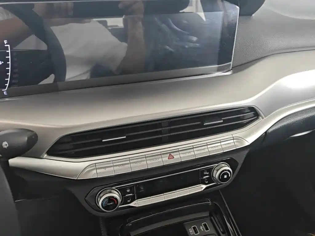 Besturn Bestune T77 2024 2023 1.5T Automatic Luxury