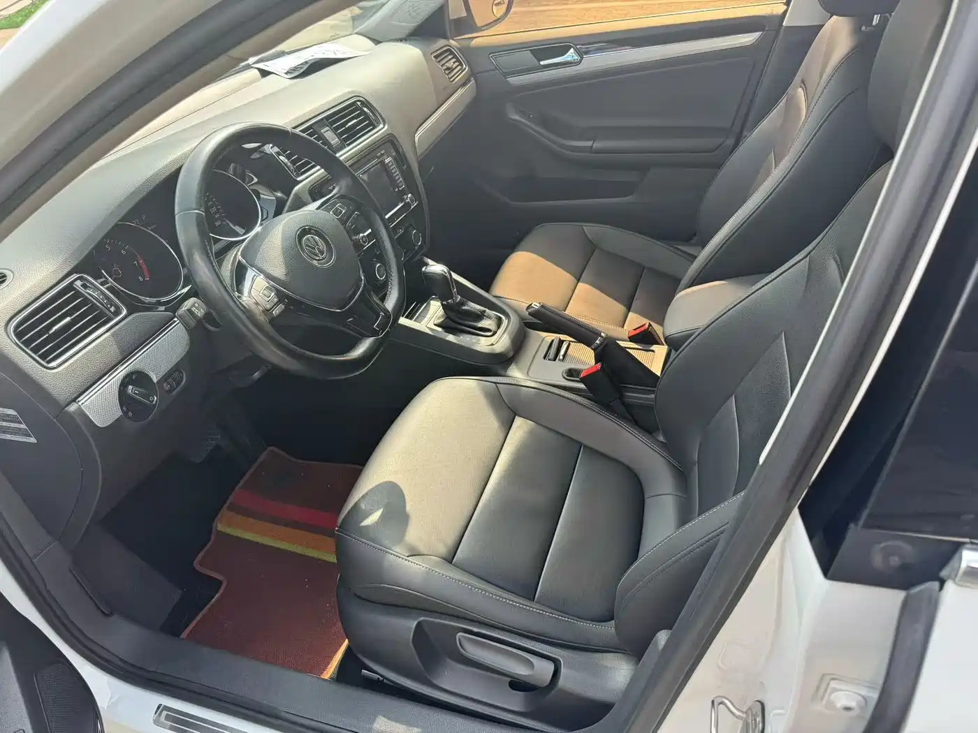 Volkswagen Sagitar 2017 1.6L Automatic Comfort фото 8