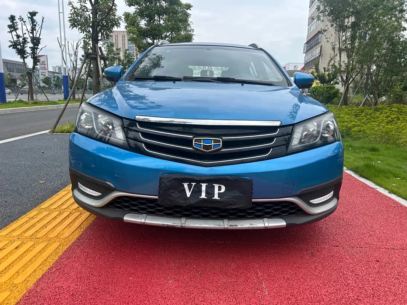 Photo 2 - Geely Emgrand