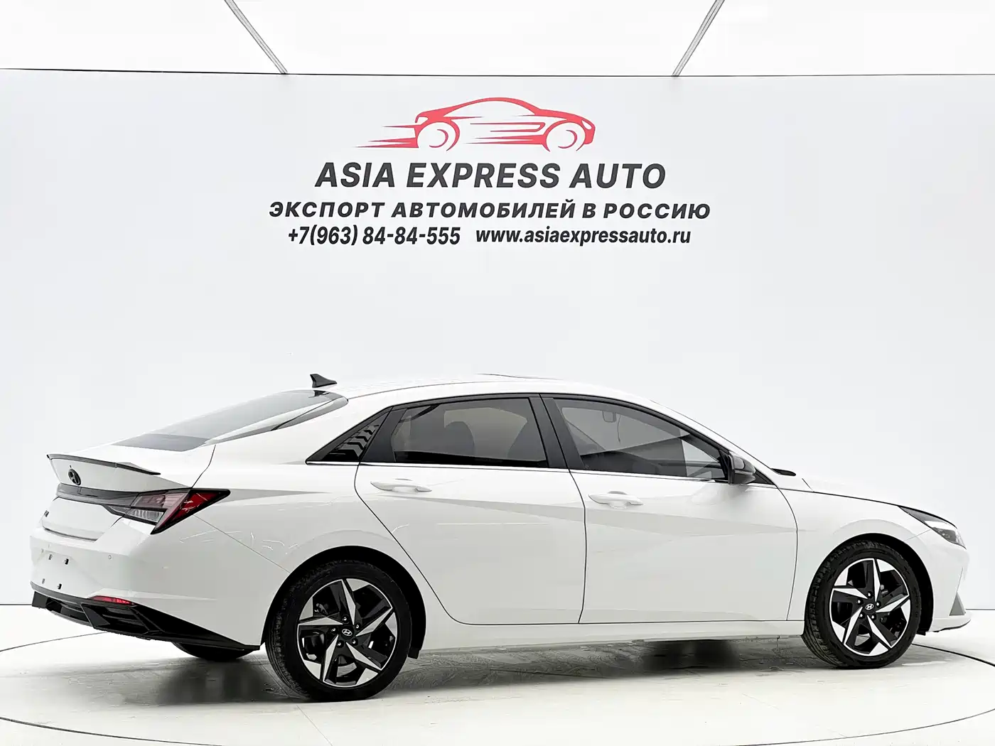 Hyundai Elantra 2021 1.5L CVT LUX Premium Edition фото 4