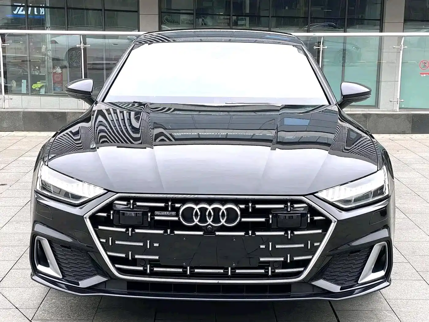 Фото 2 - Audi A7L