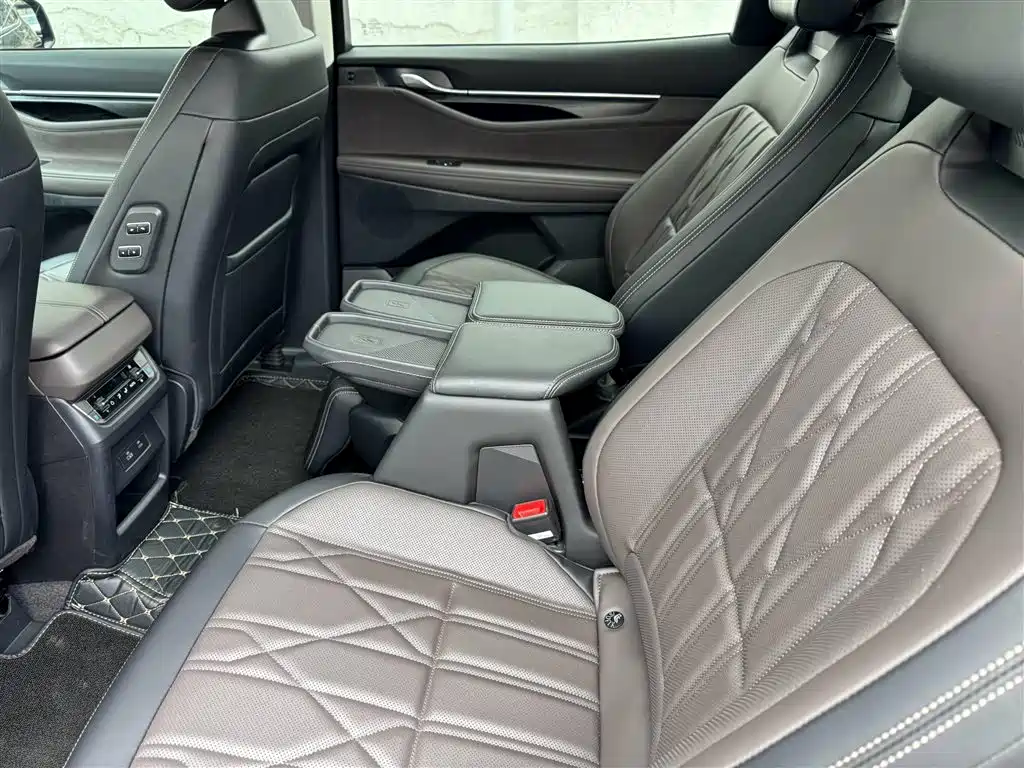 Фото 9 - Ford Edge