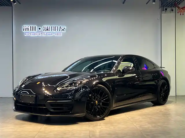 PORSCHE PANAMERA