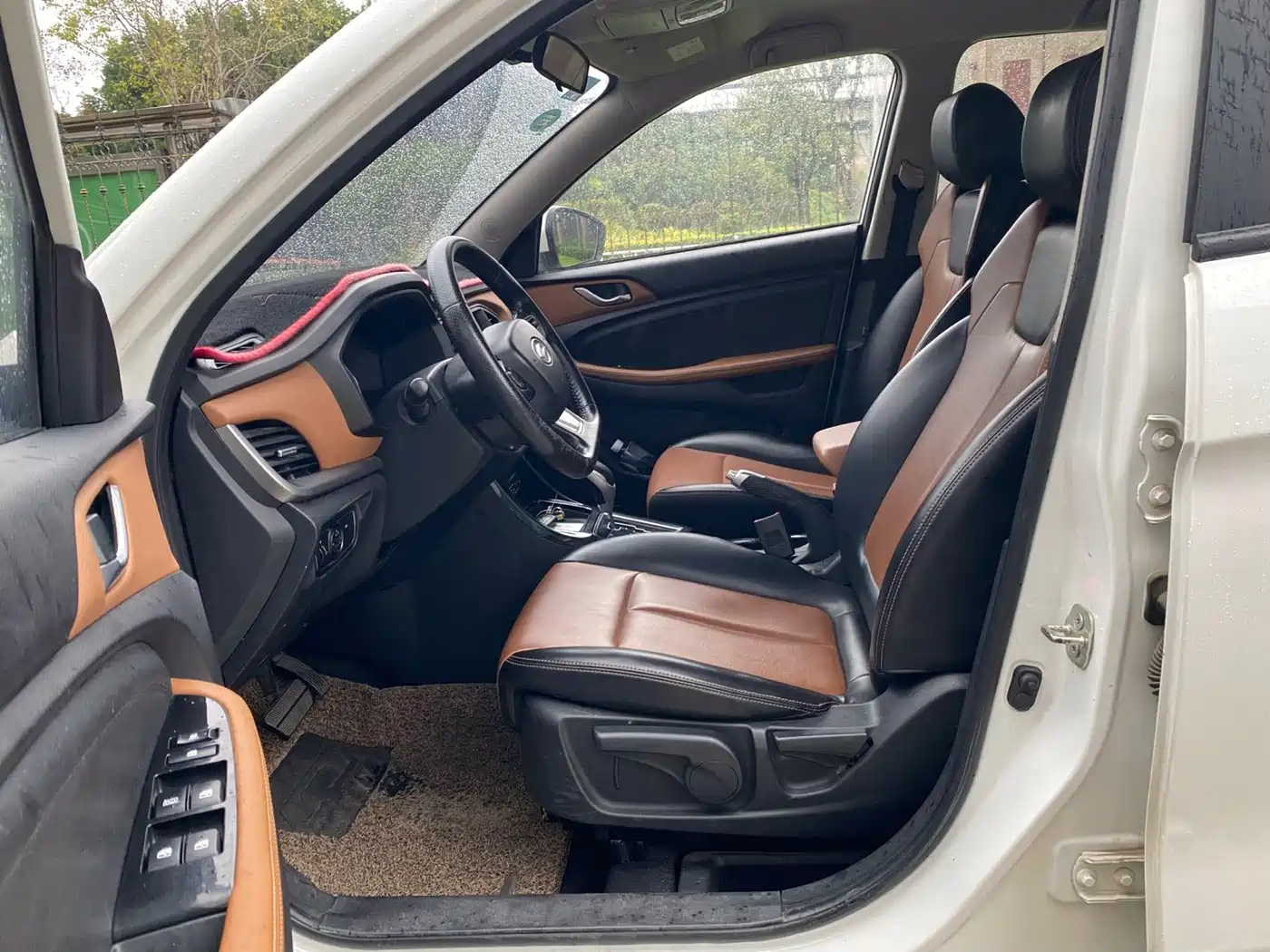 Landwind X2 2018 2017 1.6L Auto Sharp Edition