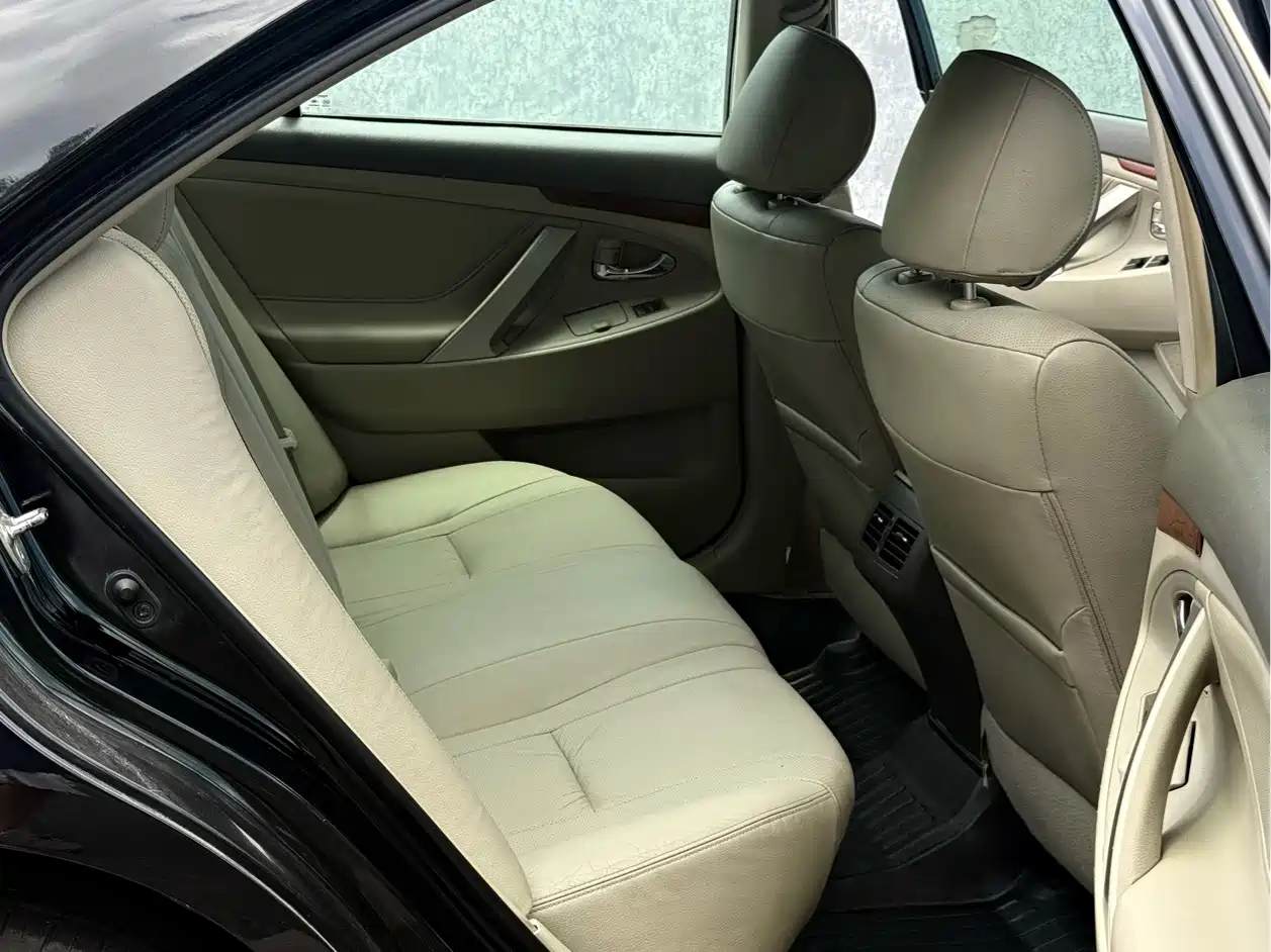 Photo 12 - Toyota Camry