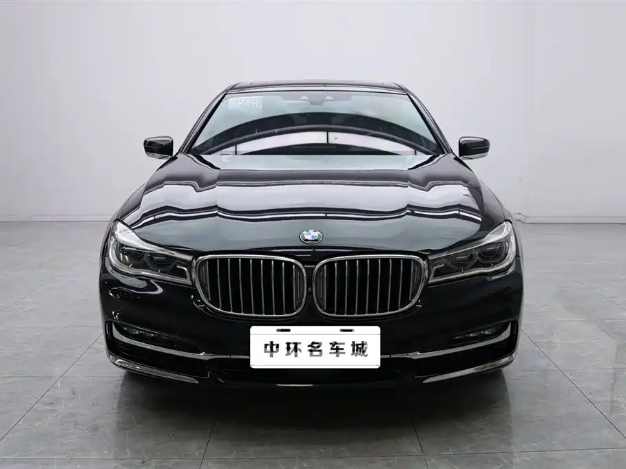 BMW 7 Series 2016 740Li Luxury фото 2