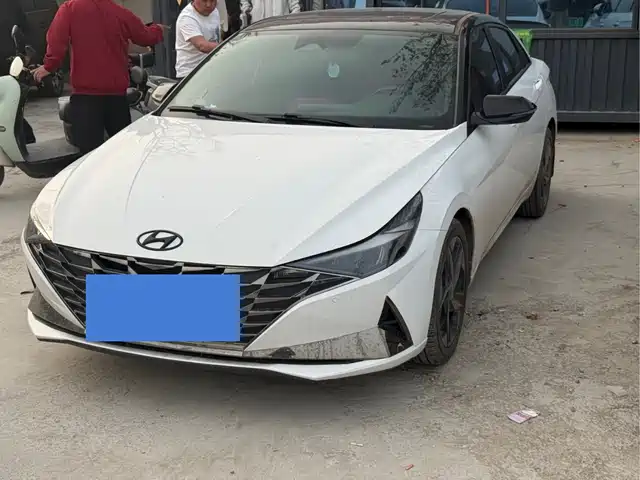 HYUNDAI ELANTRA
