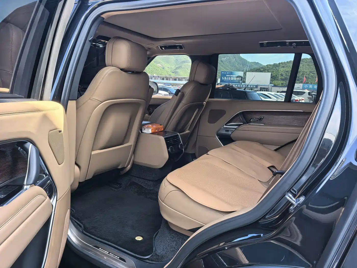 Land Rover Range Rover 2025 2025 3.0 L6 400PS Flourishing Era Extended Wheelbase