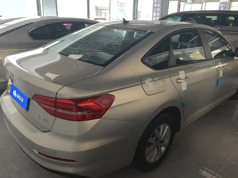 Фото 3 - Volkswagen Lavida