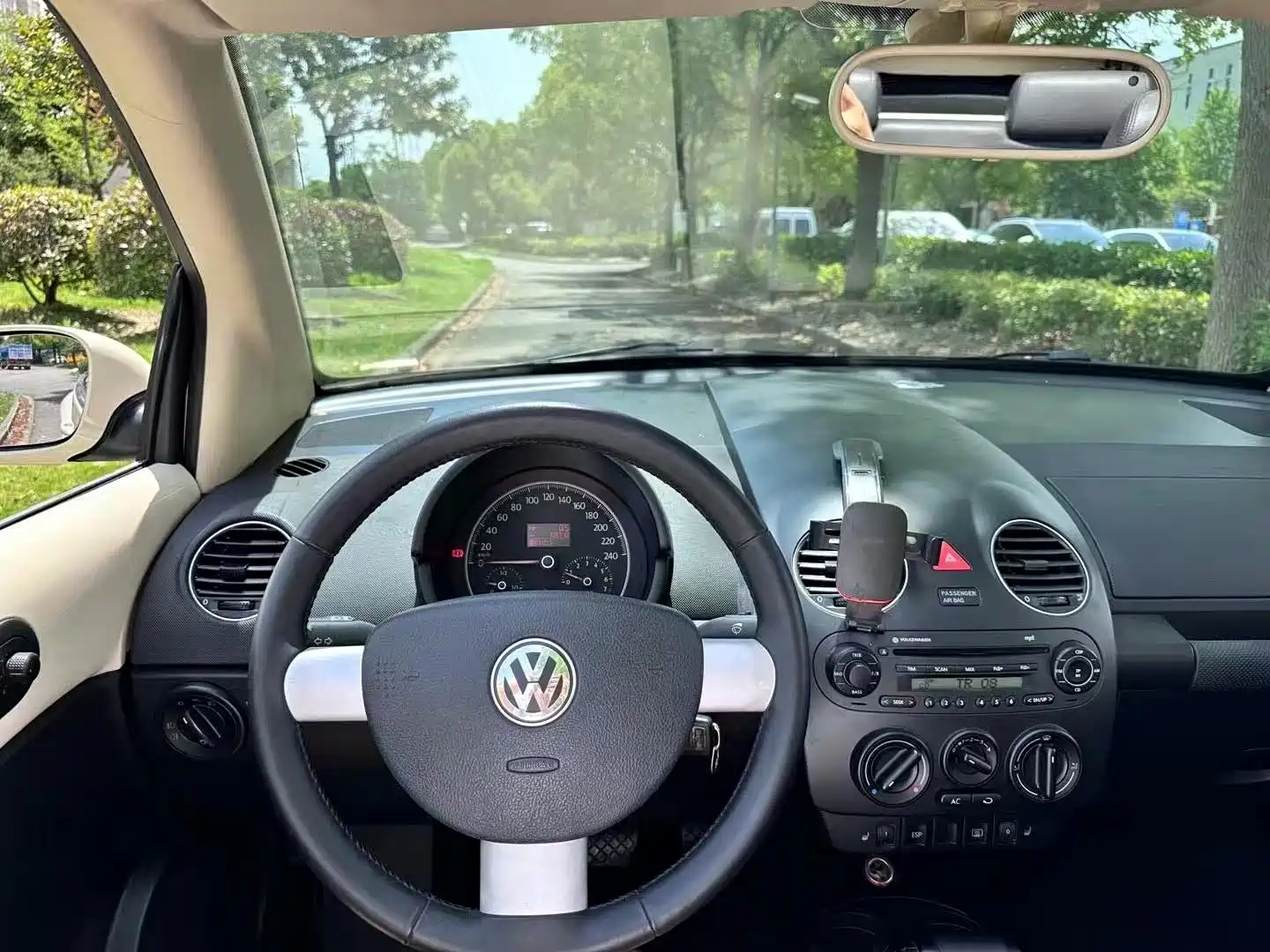 Photo 7 - Volkswagen Beetle