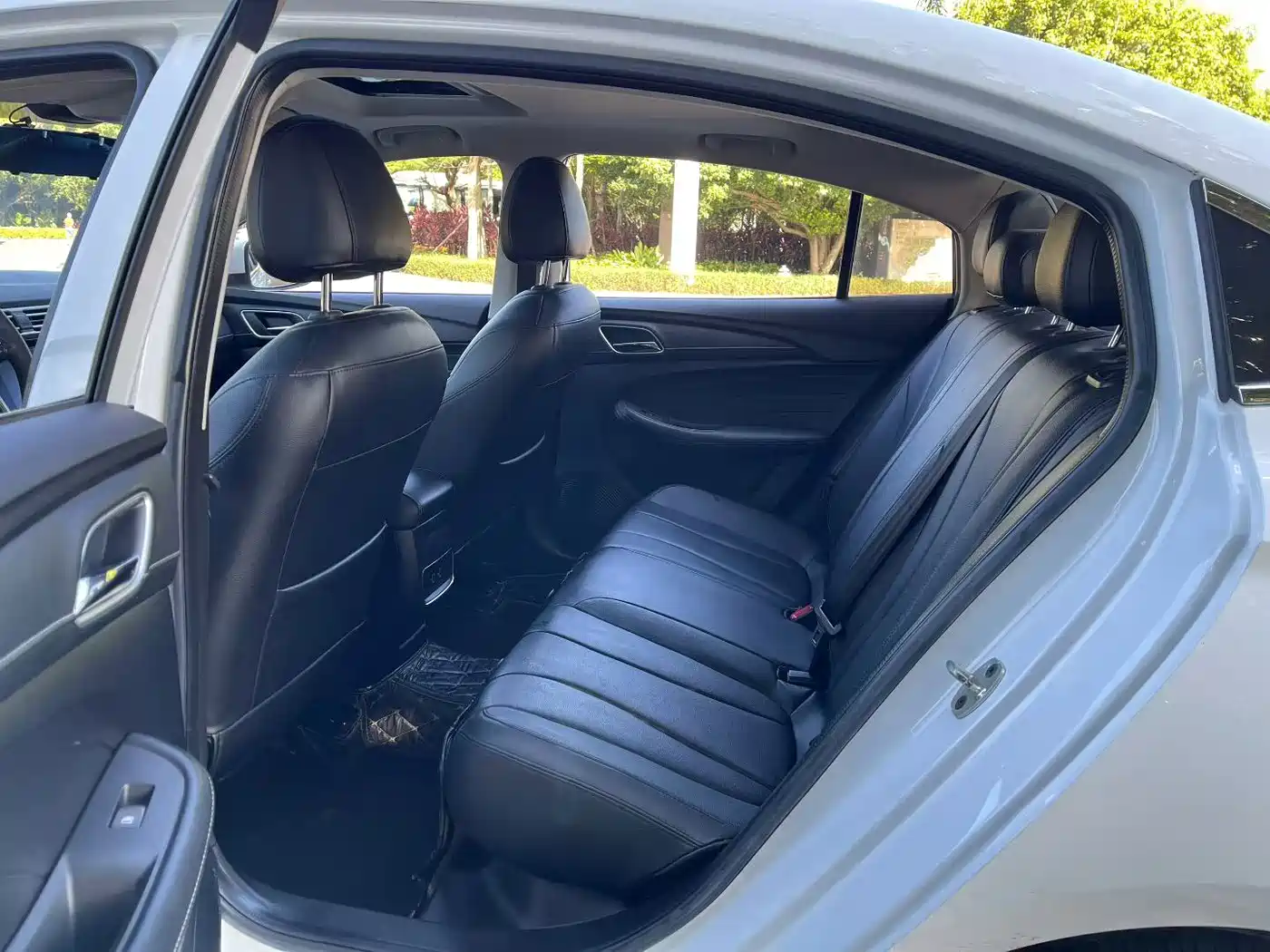Фото 5 - Roewe i5