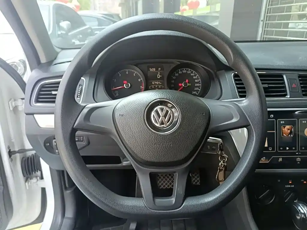 Фото 11 - Volkswagen Lavida