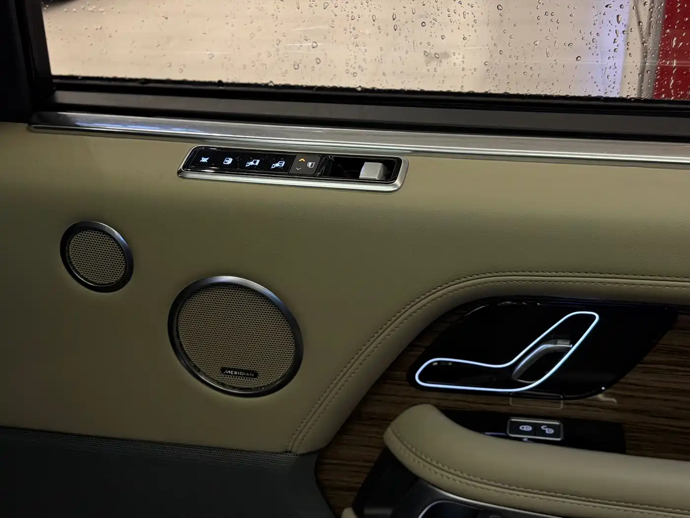 Land Rover Range Rover 2020 3.0 L6 Heritage Extended Edition фото 8