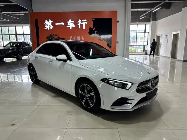Mercedes-Benz A-Class 2022 Facelift III A 200 L Sport Sedan Fashion — фото 2