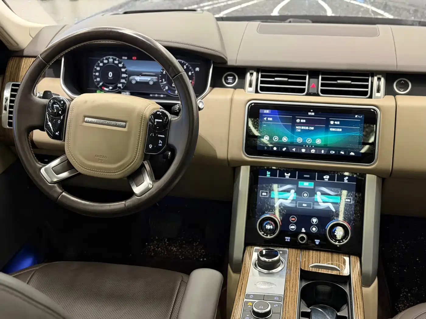 Land Rover Range Rover 2020 3.0 L6 Heritage Extended Edition фото 7