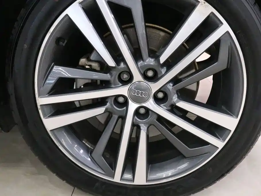 Фото 20 - Audi Q5L