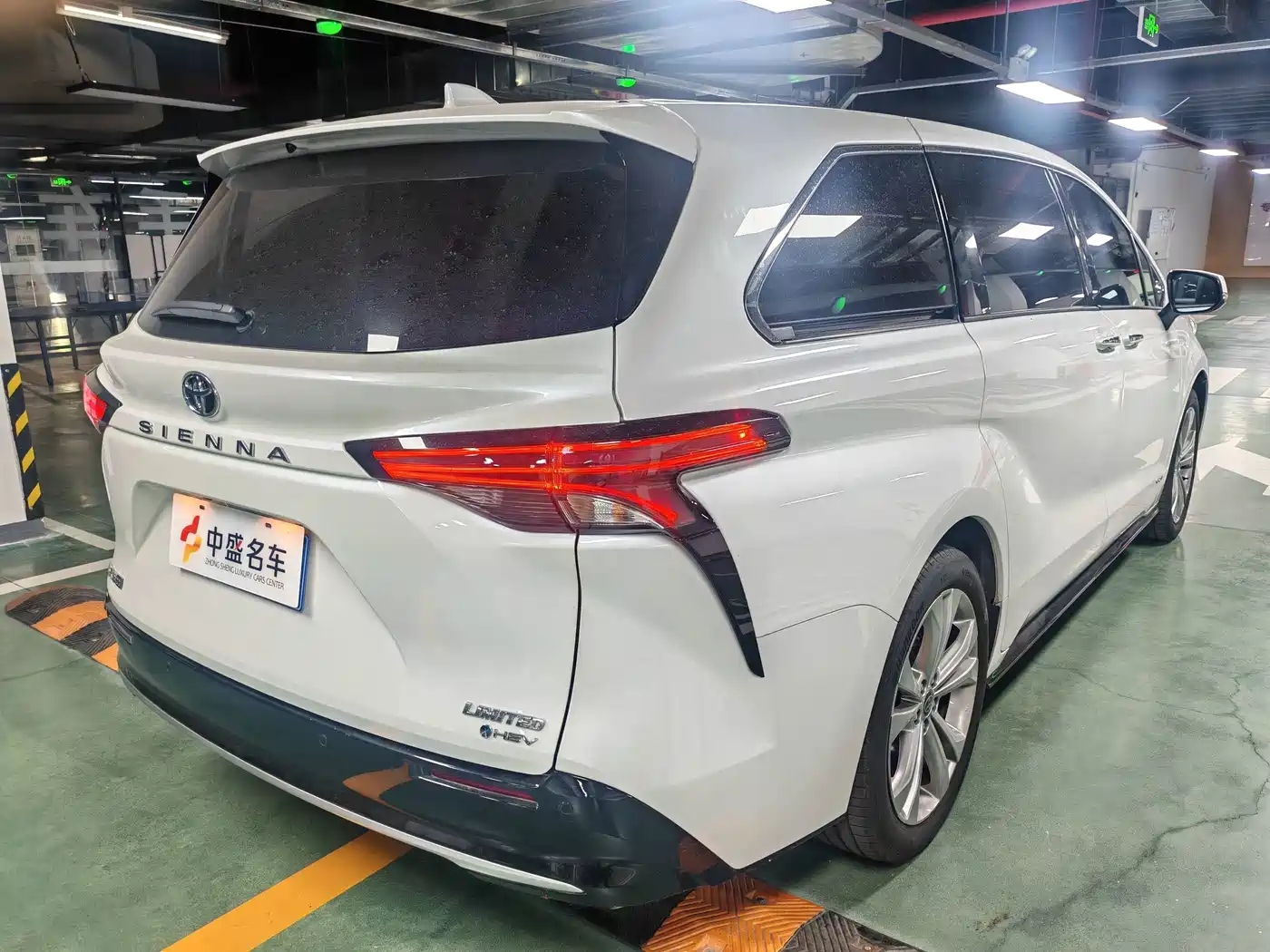 Toyota Sienna 2025 2024 2.5L Hybrid Ultimate Premium Edition