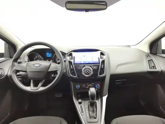 Ford Focus 2015 Hatchback 1.6L Automatic Comfort — фото 5